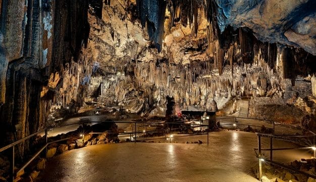 Desoto Caverns